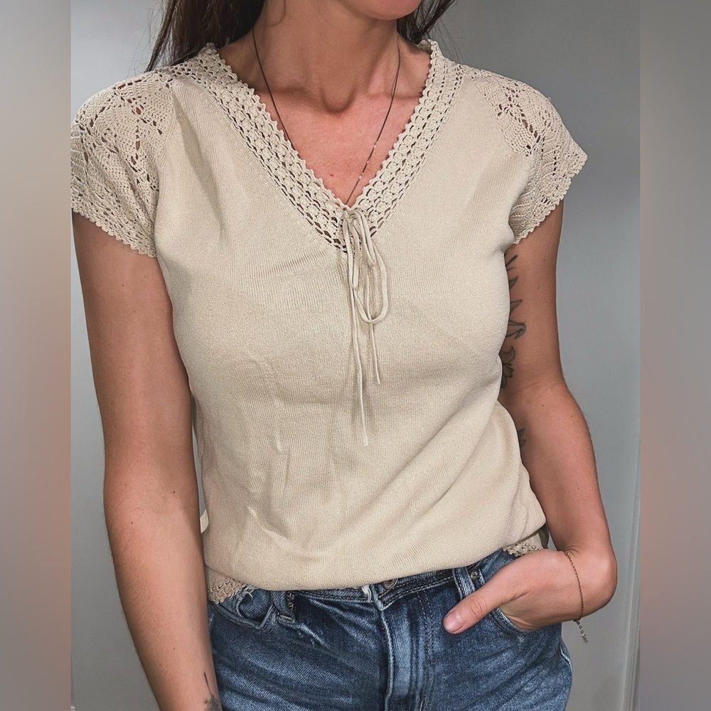 Vintage boho coffee colored/beige cottagecore crocheted dainty top - size large